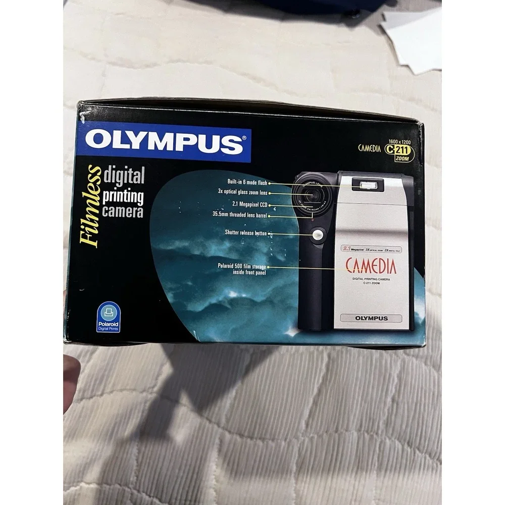 Olympus CAMEDIA C-211 Zoom 2.1MP Digital Camera - Black & Metallic silver‎